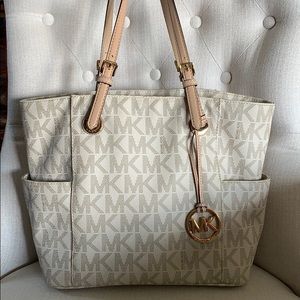 Michael Kors Jet Set Signature Tote